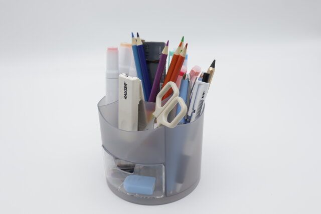 ペンホルダー（回転式、ブラック、丸形） 文具収納