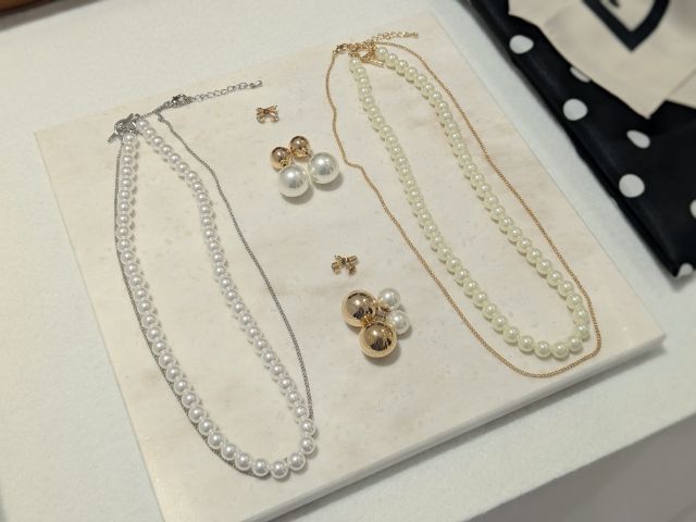 パールライクネックレスとパールライク&メタルピアス2P
