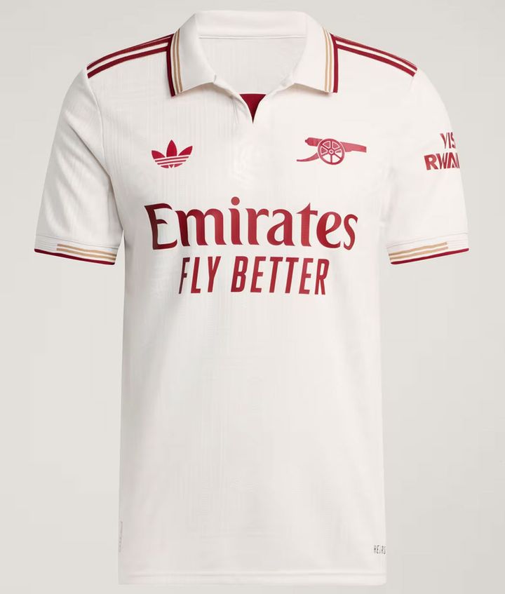 優雅で美しい！プレミア名門、伝説を生んだ「無きスタジアム」を描く新ユニフォーム発表