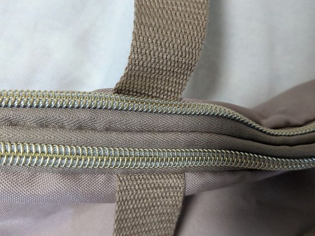 かんたん圧縮収納ポーチ持ち手