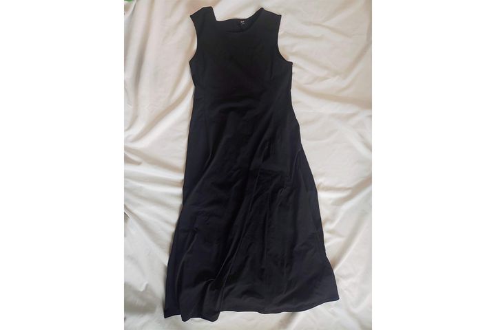 ユニクロの「ウルトラストレッチワンピース」