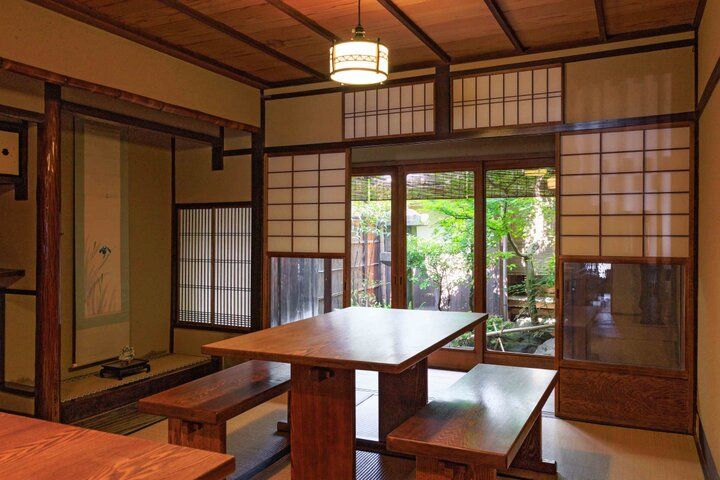 西陣の京町家「小宿 布屋」で迎える爽やかな朝、お庭を眺めながらの朝ごはんも