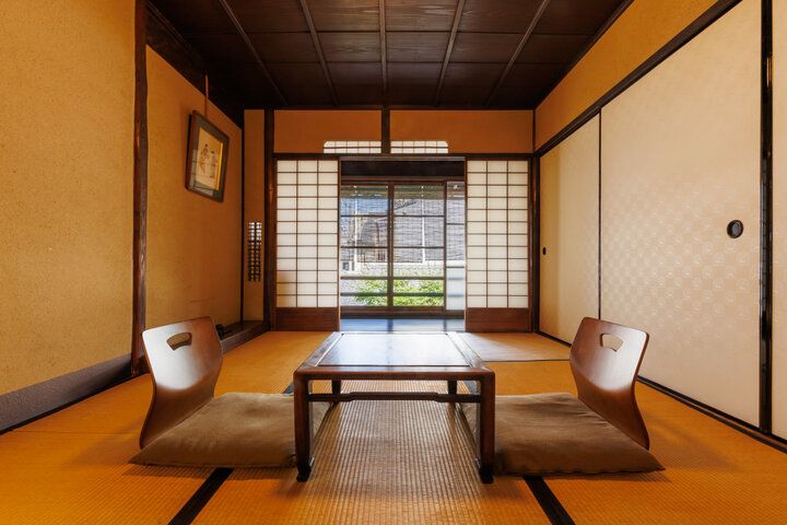 西陣の京町家「小宿 布屋」で迎える爽やかな朝、お庭を眺めながらの朝ごはんも