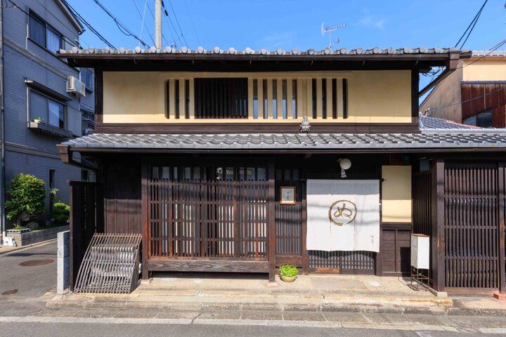 西陣の京町家「小宿 布屋」で迎える爽やかな朝、お庭を眺めながらの朝ごはんも
