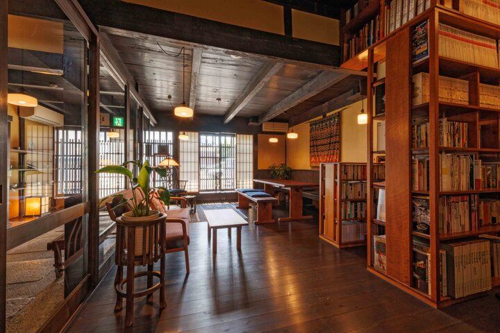 西陣の京町家「小宿 布屋」で迎える爽やかな朝、お庭を眺めながらの朝ごはんも