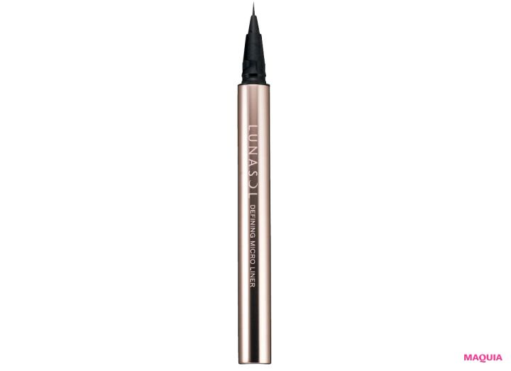 マキア 藤田ニコル 秋メイク ルナソル ディファイニングマイクロライナー 02