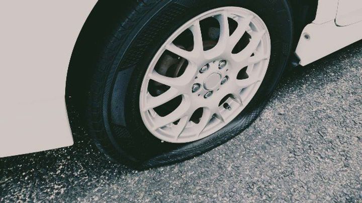 外出先でパンクして...（画像はイメージ）