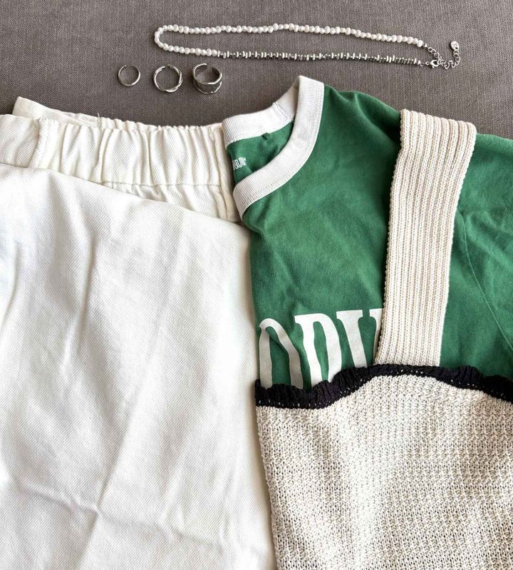 画像: スヌーピーT ✕ 白デニム ＋ ビスチェ