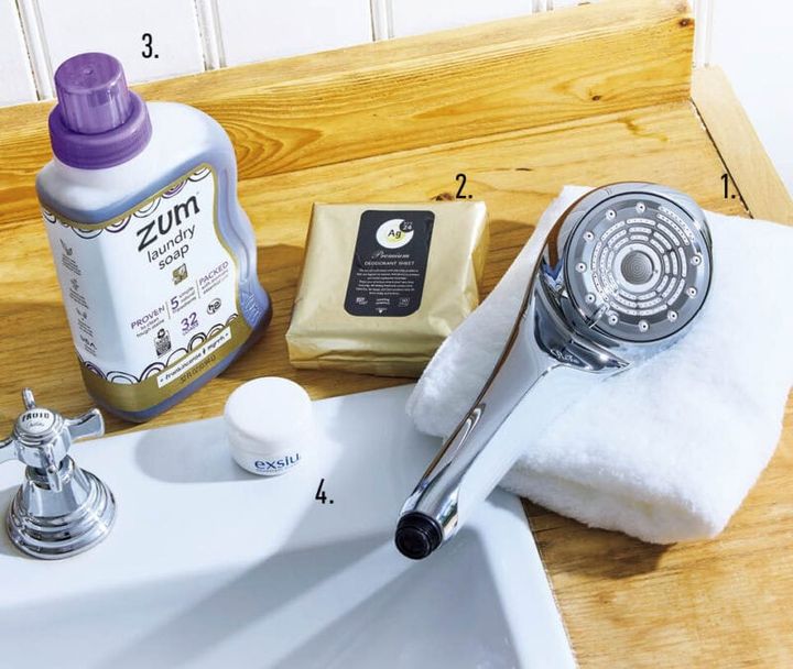 1.「シャワーヘッドを変えてから、頭皮のかゆみもなくなりました」リファファインバブル U（ホワイト） 3万円（MTG） 2.「蒸れやニオイがなかったことに！」。エージーデオ２４ プレミアムデオドラント シャワーシート（無香性） 30枚〈医薬部外品〉 オープン価格（ファイントゥデイ） 3.「化学物質ゼロで植物ベースの肌に優しい洗濯用洗剤。フランキンセンス＆ミルラのお香のような香りに癒されます」ヅム・クリーン® アロマ・ランドリーソープ 乳香＆ミルラ 940mL 3070円（編集部調べ・編集部私物） 4.「どんなに汗をかいても汗臭くもならないNo.1」。脇のニオイや汗ジミ対策にも。特製エキシウクリーム〈医薬部外品〉 1091円（編集部調べ・東京甲子社）