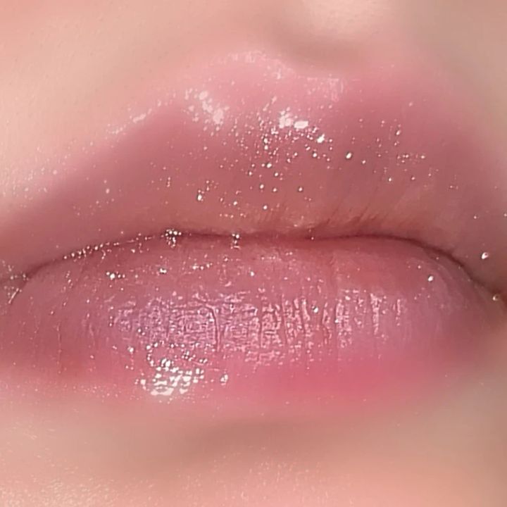 リップ グロウ バターをブルベがスウォッチ 101 グレイズド ピンク 唇