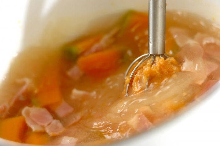 カボチャとベーコンのみそ汁の作り方2