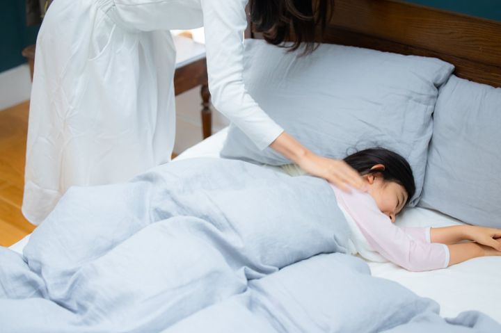 遅寝遅起きで乱れた子どもの睡眠リズムを改善するには？（画像はイメージ）