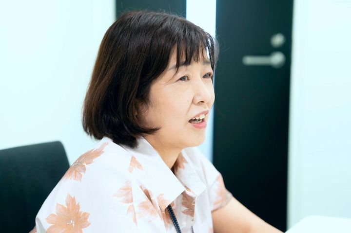 インタビューに答える福井泰代さん