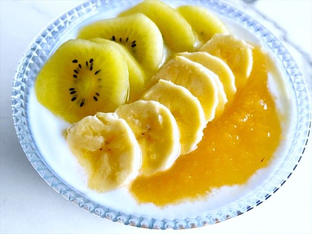 すりおろしりんごのフルーツヨーグルト