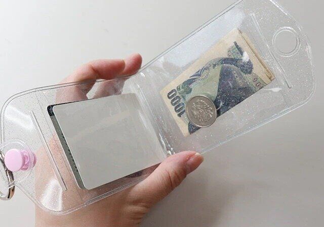 ダイソー ラメ入りビニールIDケース