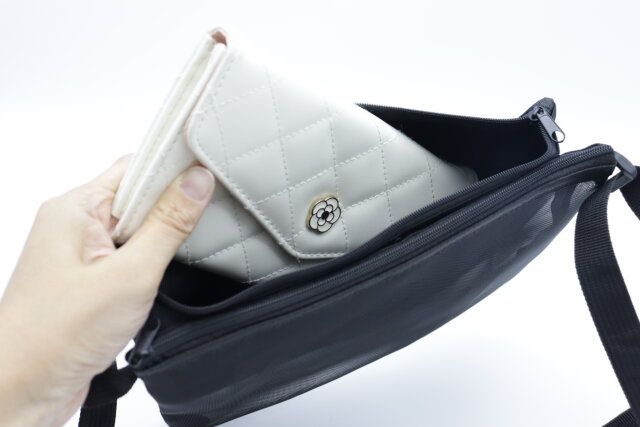 ダイソーのメッシュ ダブルポシェット 横型6