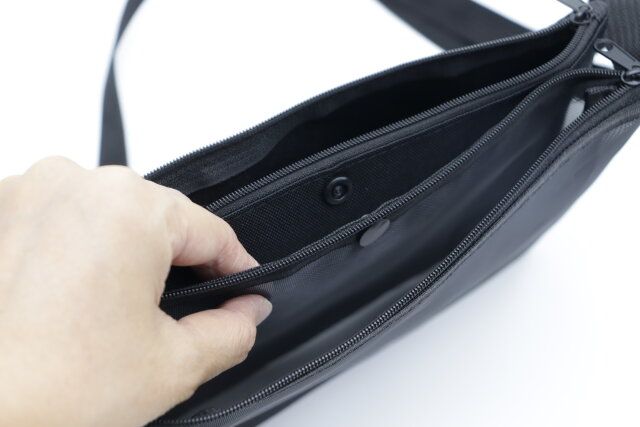 ダイソーのメッシュ ダブルポシェット 横型3