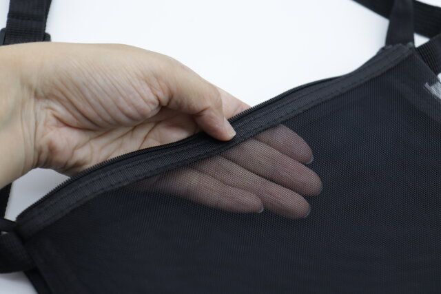 ダイソーのメッシュ ダブルポシェット 横型4