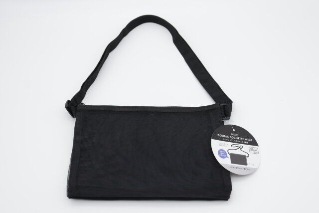 ダイソーのメッシュ ダブルポシェット 横型1