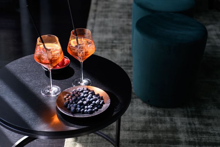 静かなリゾートの午後には、ドイツ名物のビールではなく、おしゃれなカクテルがお似合い。