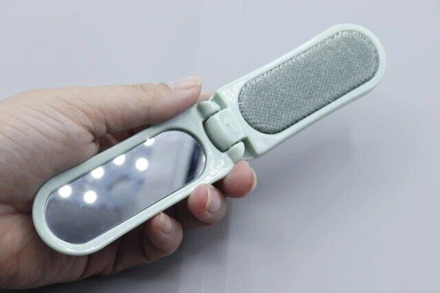 ダイソー 洋服ブラシ（ミラー付）