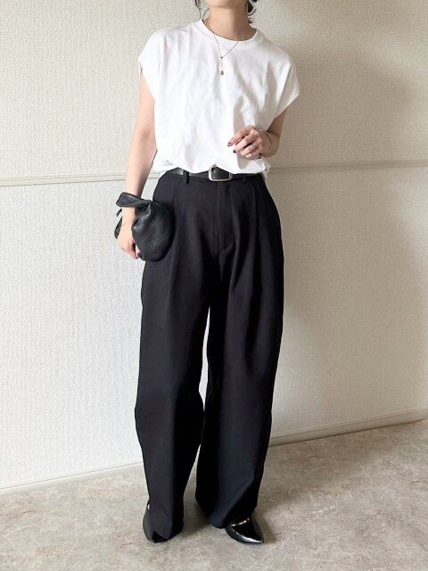 Style②きちんと見えを叶える、夏のオフィスモノトーン