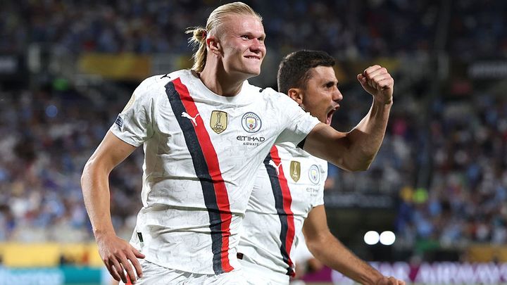 サッカー選手、『最も価値が高い年齢』は25歳！怪物FWは310億円、現役最高齢の日本人は430万円