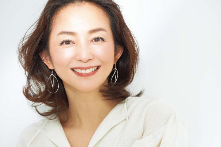 シンプルでカジュアルな夏の装いにビビッドなカラーが映えます！