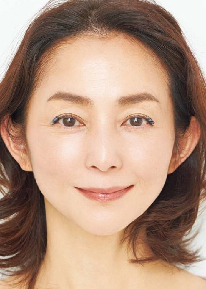 目尻にアイシャドウ