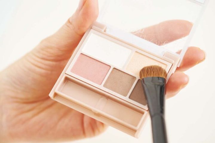 手持ちのベージュ系でOK