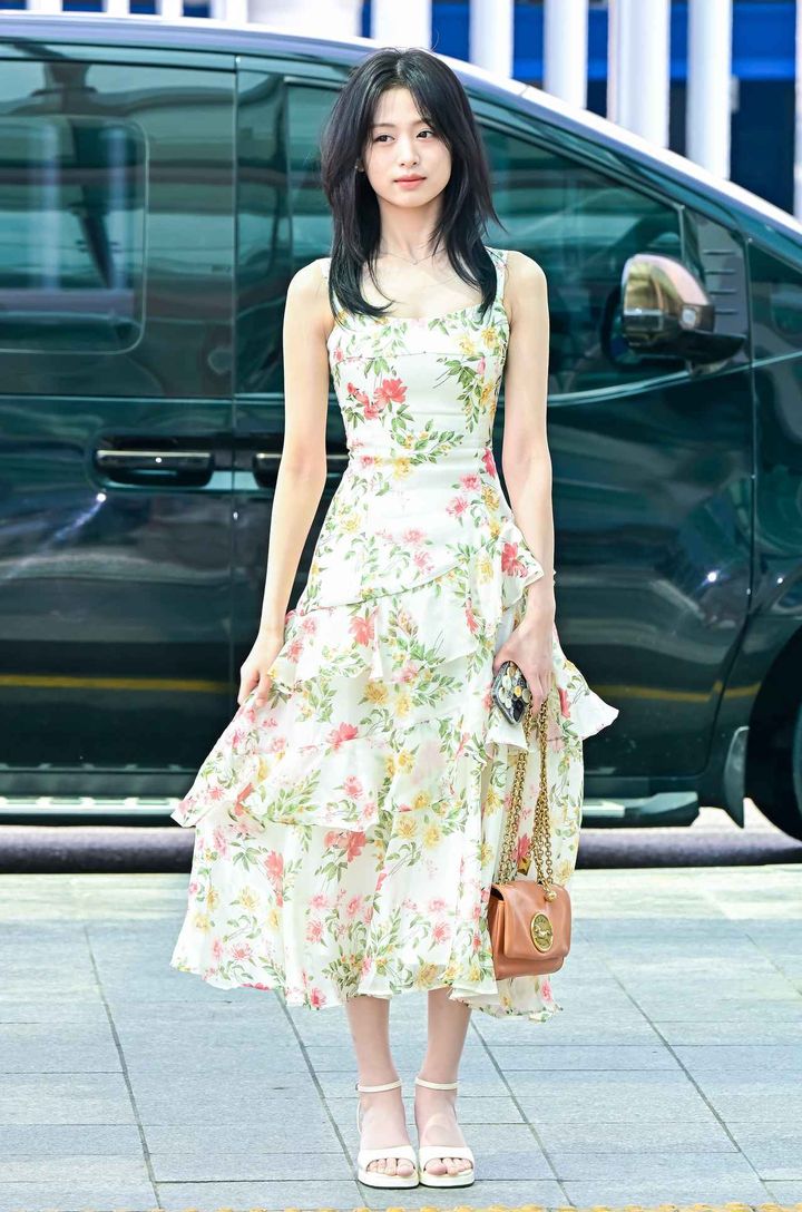 画像: 【BABYMONSTER アヒョン】一枚でエレガンスを極めて