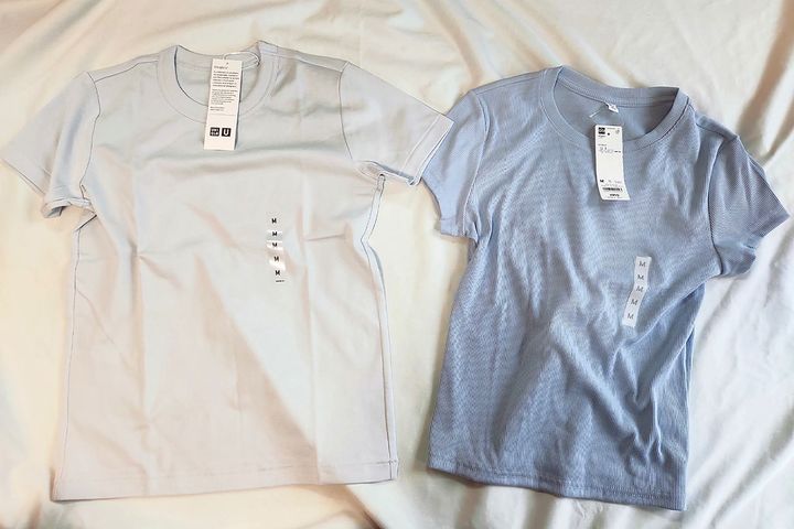 ユニクロのTシャツ（左）とGUのTシャツを着比べ！
