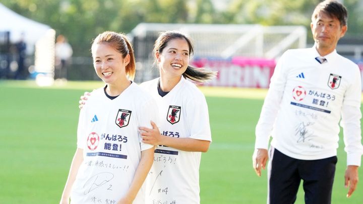 なでしこジャパン 清水梨紗 直筆サイン入り写真② マンチェスターシティ 長谷川唯 きゃわいいすき」なでしこジャパン清水梨紗と長谷川唯のオフ
