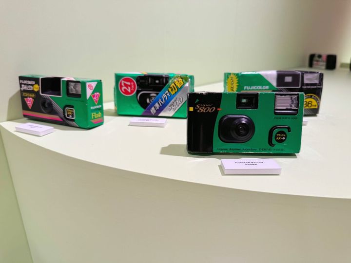 懐かしのカメラが展示されています