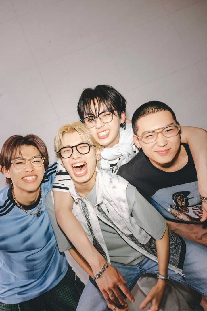 【THE JET BOY BANGERZ】KOTA&TAKUMI&TAKI&HINATAのTシャツ×メガネSNAP【TJBB】