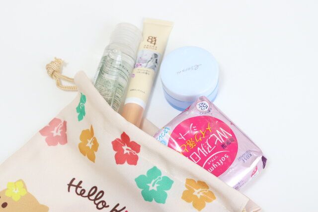 ダイソー ハローキティ 巾着 使用例 コスメ