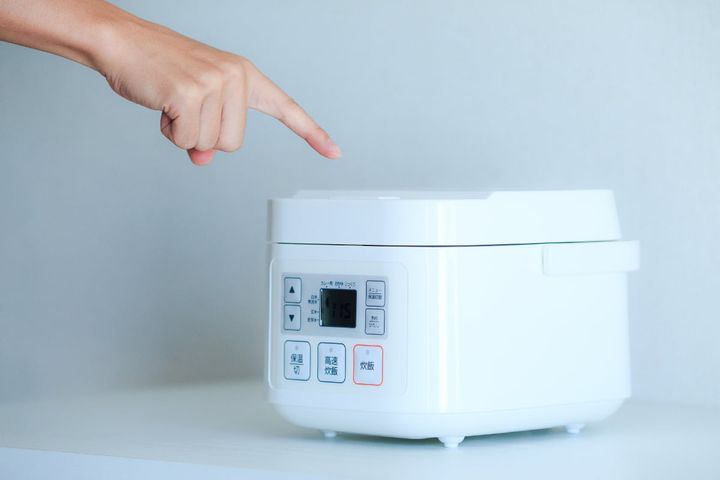 「アイラップ」を炊飯器に入れて使用しないよう、公式アカウントが注意喚起（画像はイメージ）