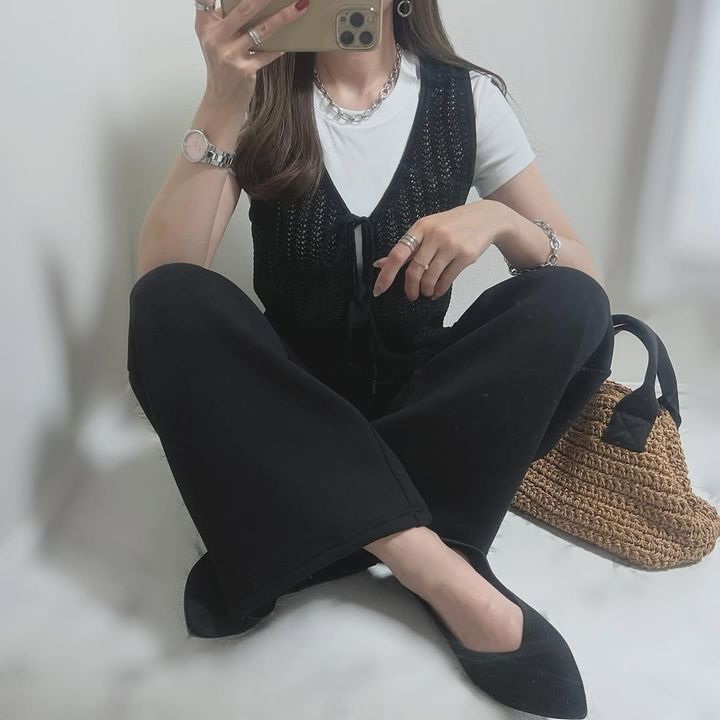 GUのニットジレとスカートコーデ全身