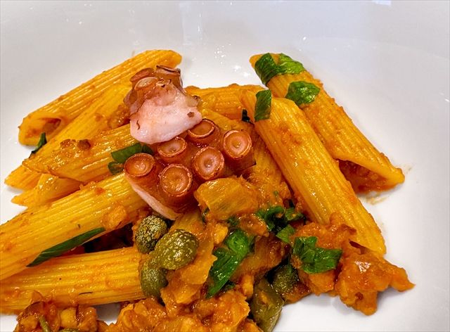 Penne Rigate with Whisky Octopus Ragù(ペンネリガーテ ウイスキー 蛸のラグーソース 絡まる風土を樽に込めて)試食