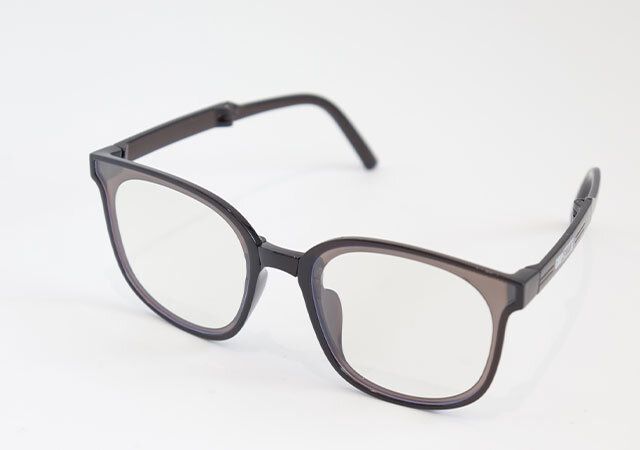 宝島社のモノマックス9月号増刊付録のグリップスワニーの調光サングラス2