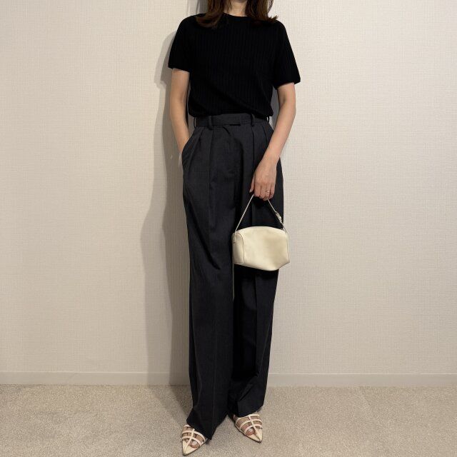 ワイドパンツ合わせで洗練さをプラス