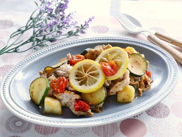 ズッキーニと豚肉の塩レモン炒め
