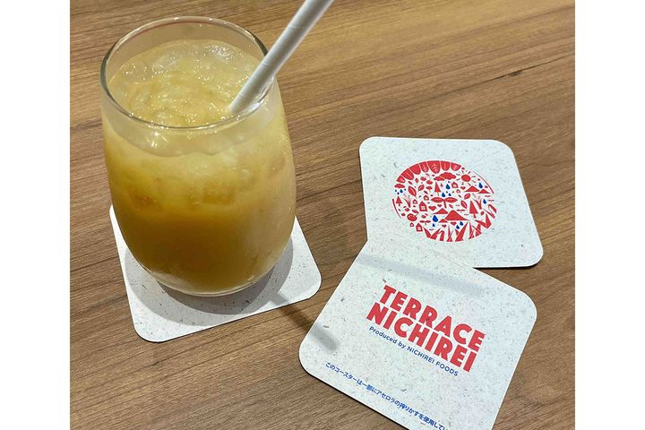 天然のビタミンがたっぷり含まれた「アセロラMixスムージー」。コースターにも注目を！