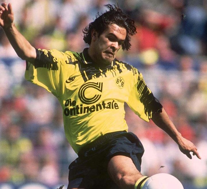 ドイツ強豪が“超ダイナミック”なユニフォームを発表！胸に「懐かしの携帯電話会社」ロゴ登場