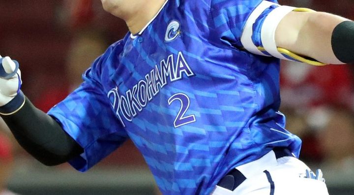 「いまや私たちはベイスターズファン？」横浜F・マリノスの30歳助っ人Jリーガー、妻と一緒にプロ野球を観戦していた