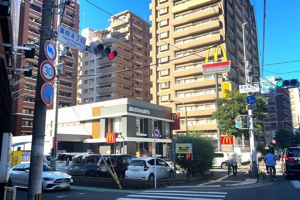 南薬院のマクドナルドから徒歩1分の「山本文房堂」