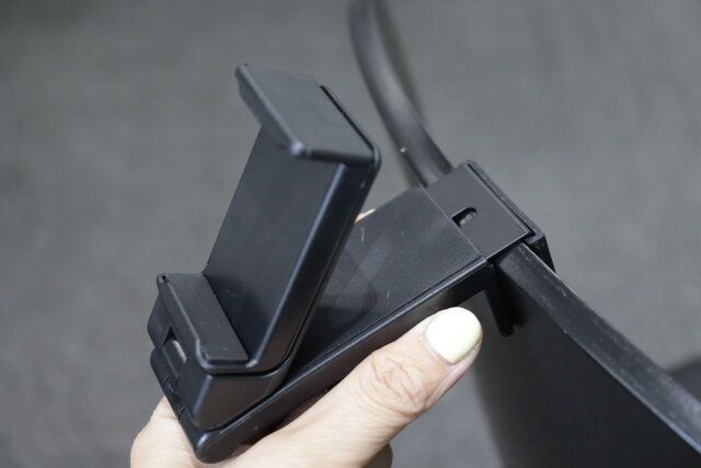 どこでも挟めるトラベルスマホホルダー 挟める