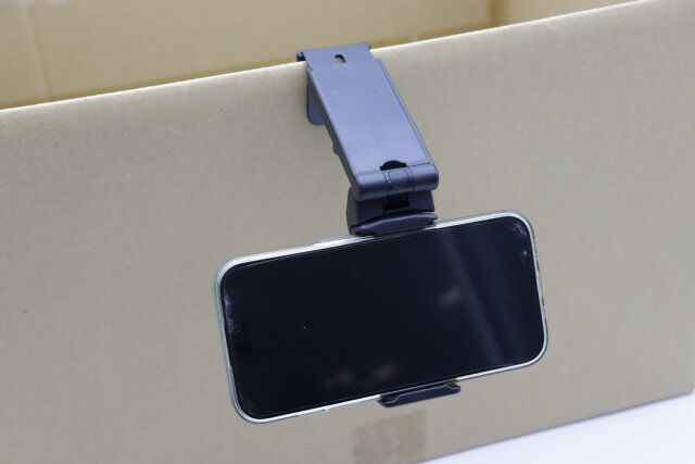 どこでも挟めるトラベルスマホホルダー 逆向き