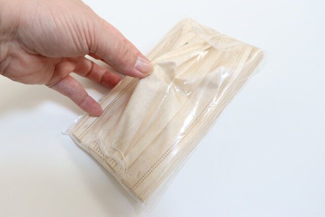 ふわるんNマスクふつう30枚入 取り出し