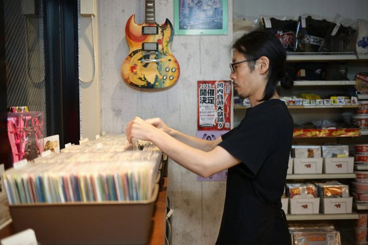 ヤマザキショップ上総屋の店内はまるでコンビニとは思えない